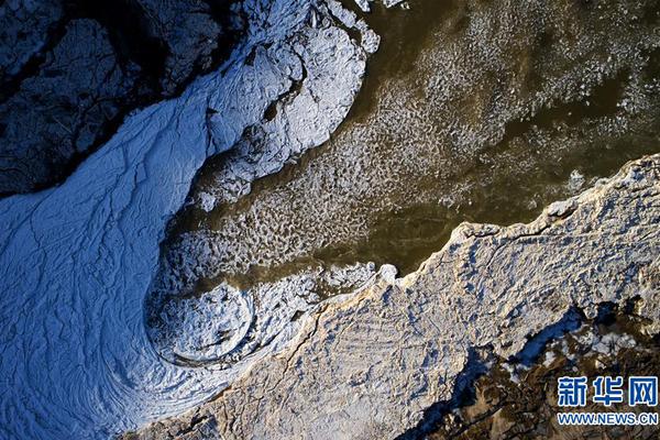 A scientist discovered a way to convert plastic waste into clean fuel