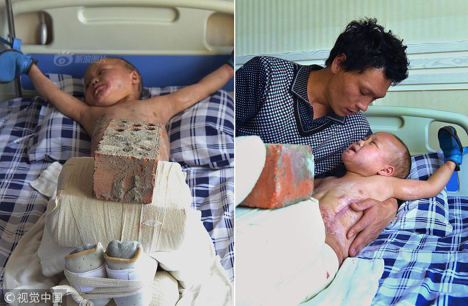 A museum hosted a workshop on pottery making for adults