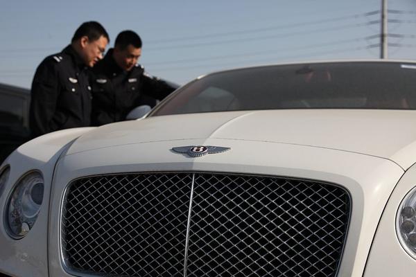 Major airline partners with eco-friendly travel company to offset carbon emissions