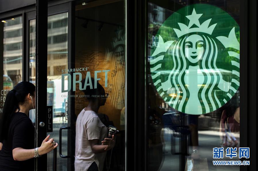 A major airline announced plans to reduce its carbon footprint by using biofuels