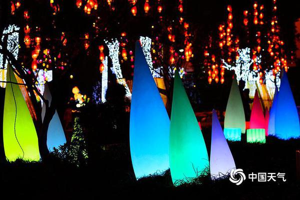 A fashion boutique started selling handmade jewelry from local artisans, supporting 10+ creators