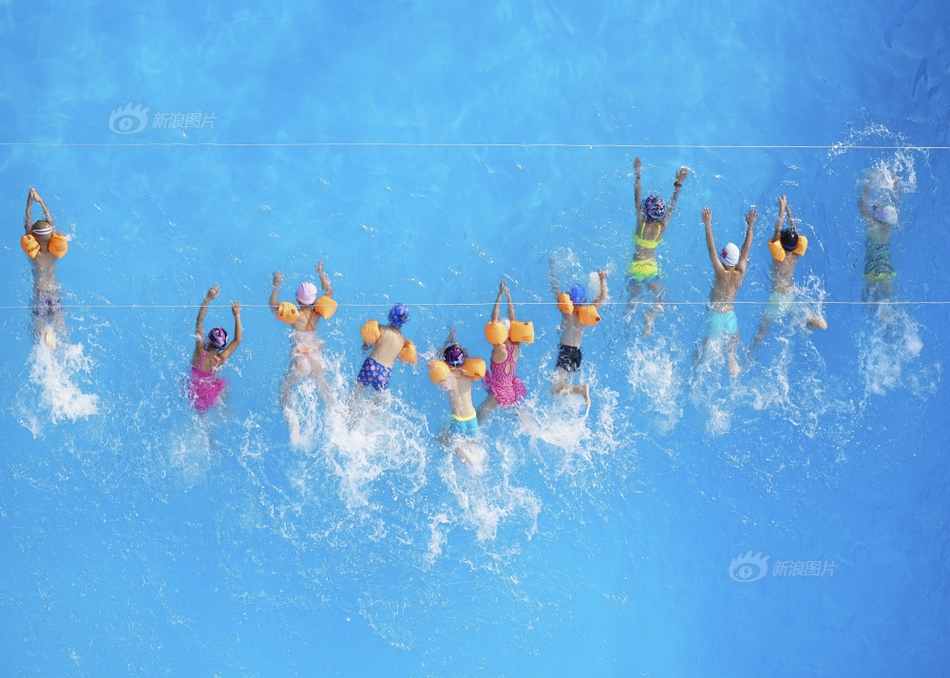 A local café offered free coffee to customers who bring their own mugs
