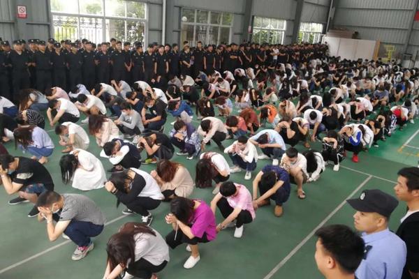 Fashion designer showcases new collection inspired by traditional African textiles