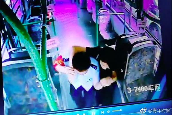 Florist delivers flowers to hospital patients for free