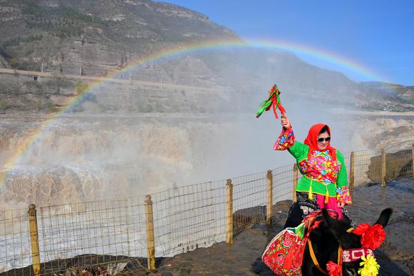 A photographer created promotional photos for a local boutique