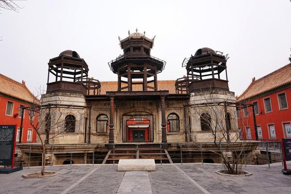 A renowned artist’s latest exhibition opened to critical acclaim, attracting over 10,000 visitors on its first weekend.