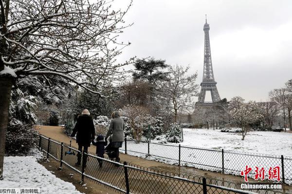 Teachers receive training on how to integrate climate education into lessons