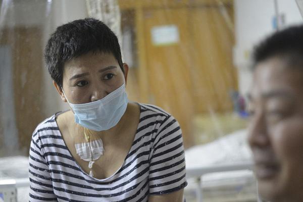 生成200條英文新聞句子，不需要生成文檔別分類，不要標點