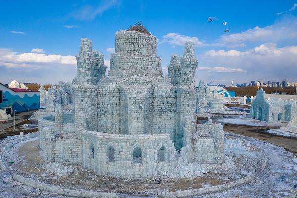 The national unemployment rate fell to 3.5% the lowest level in five years due to growth in the service sector