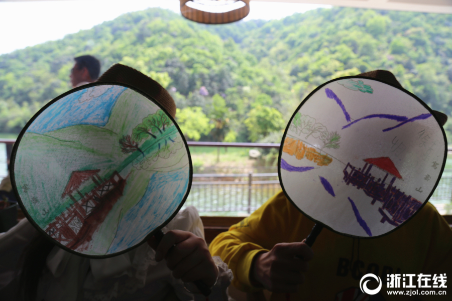 Students attended a workshop on environmental conservation