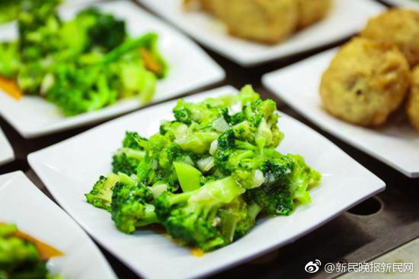 A restaurant chain announced it would source all its ingredients from local farms by next year