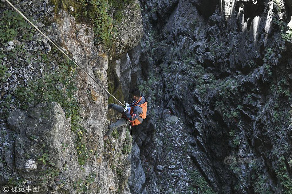 A museum hosted a night event with live music and food trucks to attract young visitors