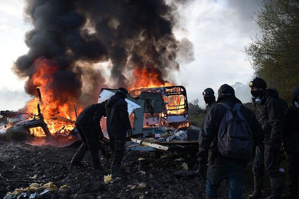 Public library starts new program to teach seniors how to use smartphones