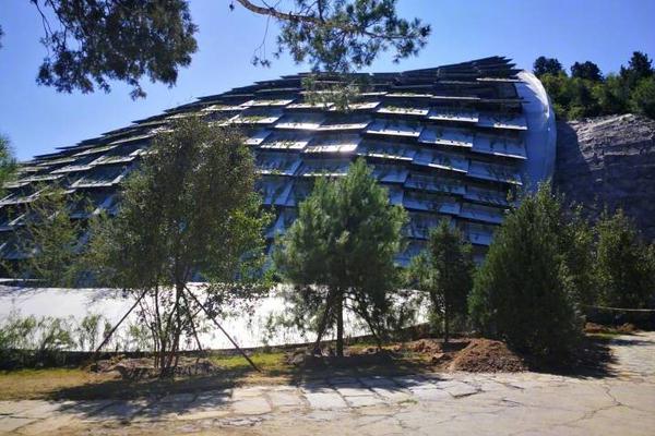 A fashion store started offering personal styling services to help customers find the perfect outfits