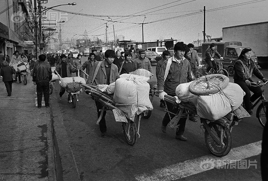 Weather conditions forced the closure of mountain highways due to heavy snowfall