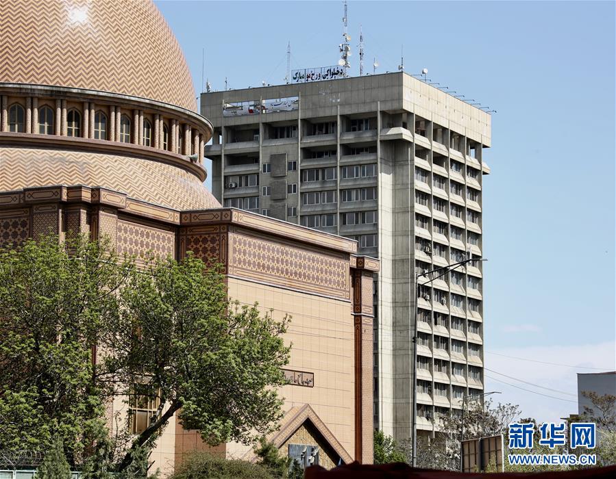 A new study showed that spending time with friends can reduce stress levels in adults