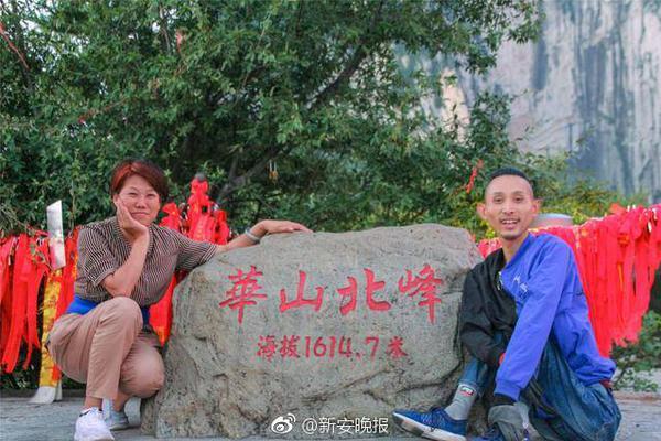 A local farm started selling fresh-pressed apple cider at the farmers market during the fall months
