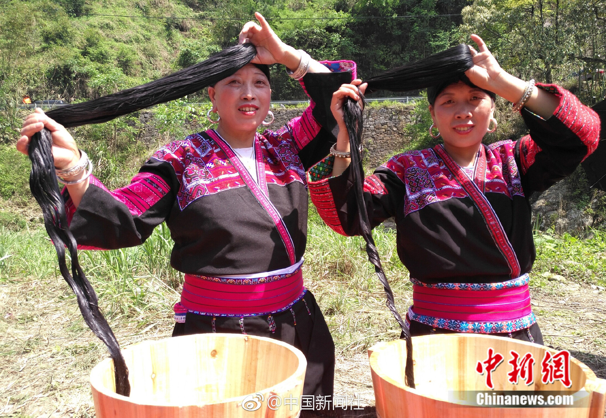 Researchers found that eating nuts regularly can reduce the risk of heart disease in middle-aged adults