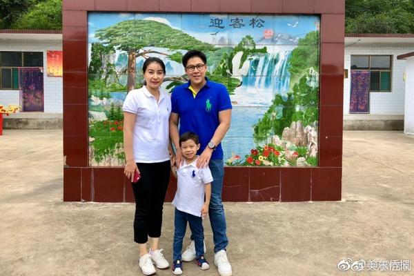 Major clothing retailers announced they will extend return windows for holiday purchases until February