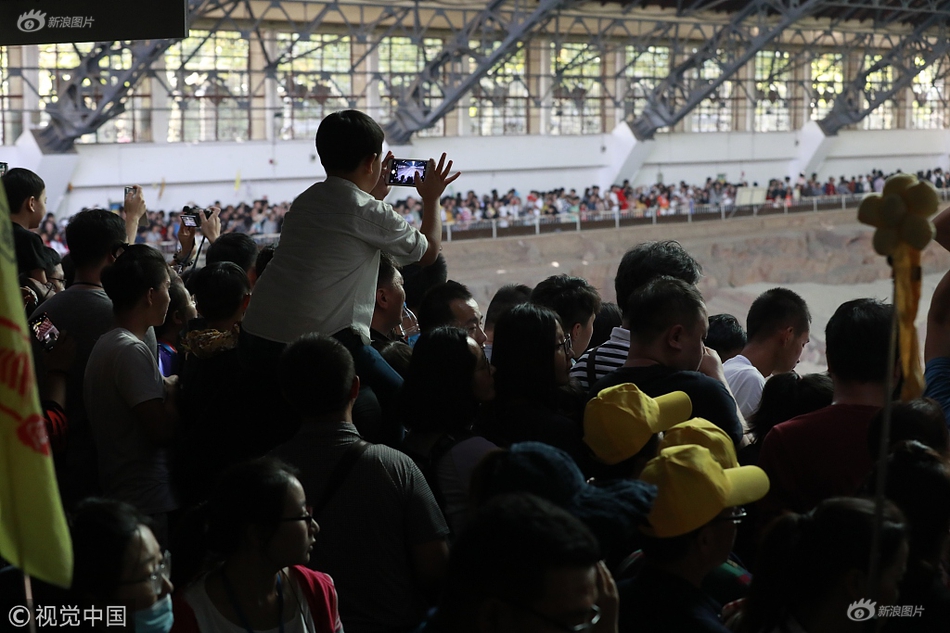 The railway service announced it would offer free coffee and tea to passengers during morning commutes