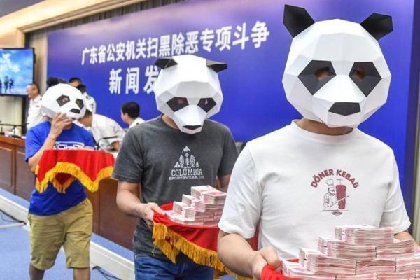 A tennis player won their first Grand Slam title at the age of 32