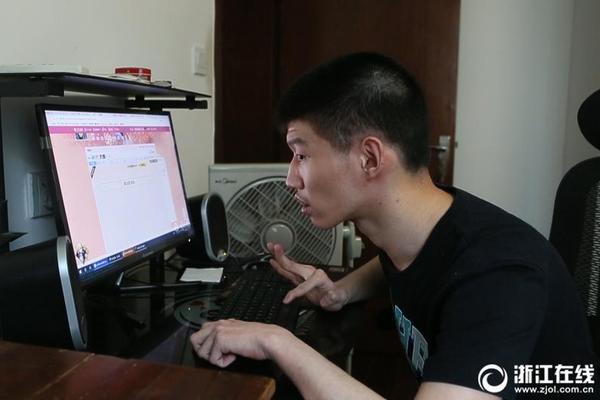 Swimming team breaks national record in 4x100 meter relay at championship meet