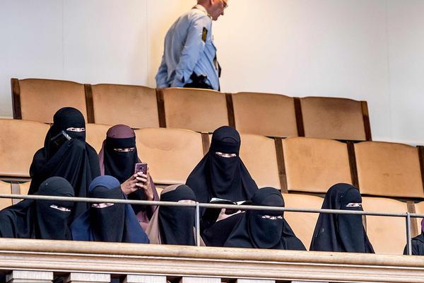 A school district hired 20 new teachers to reduce class sizes in elementary schools