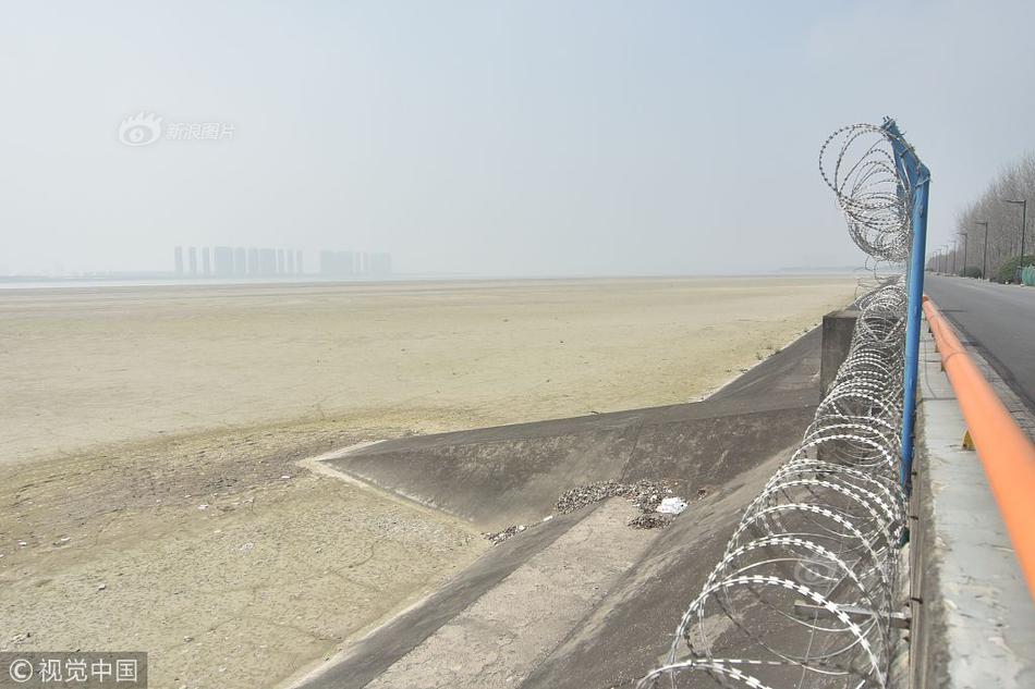 Coffee shop switches to compostable cups and straws to reduce plastic waste