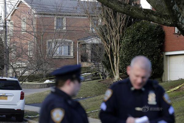 Florist creates special flower arrangements for upcoming Mother’s Day celebrations