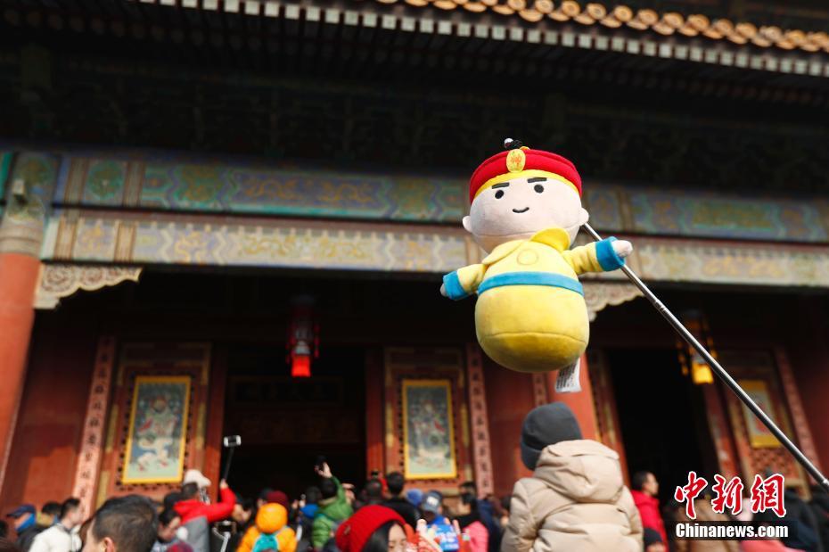 Car dealership offers low interest financing for new electric vehicles