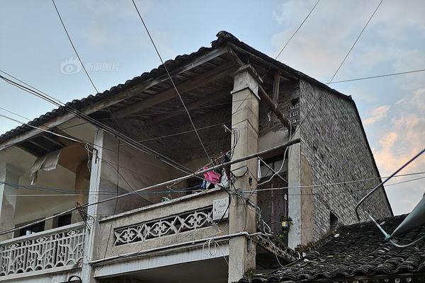 Track and field athletes set multiple personal bests at invitational meet