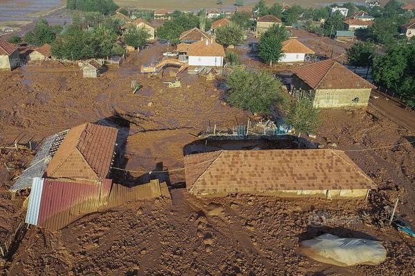 A fire department conducted a drill to practice responding to a large-scale emergency