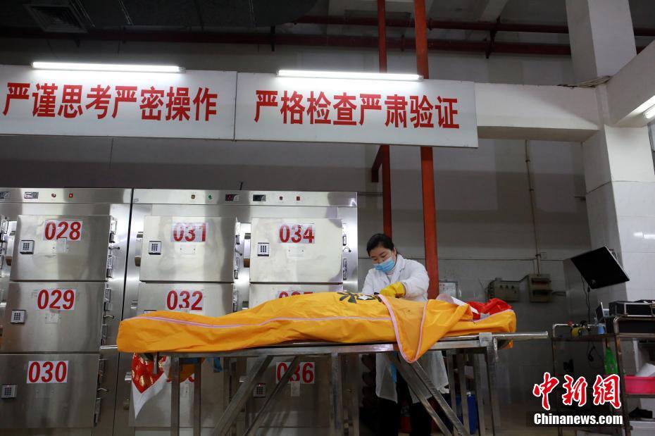 A major airline announced it would be offering discounted fares for families traveling during school holidays.