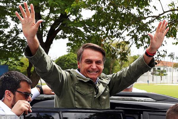 Engineers unveiled a prototype of a zero-emission public bus designed to operate in urban areas