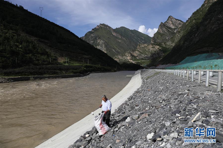 A heavy rainstorm caused a landslide that blocked a major highway for several hours