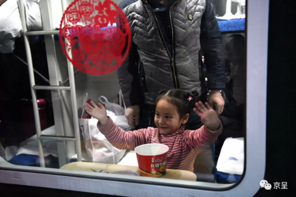 A famous chef opened a new restaurant in the city center specializing in fusion cuisine from around the world