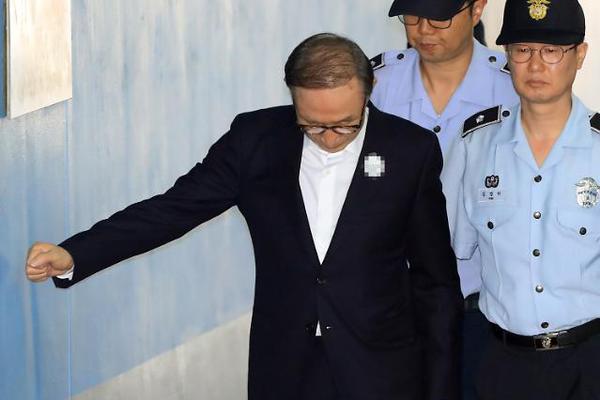 A grocery store started selling plant-based meat alternatives to meet the growing demand