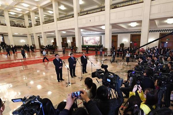 A museum offered free admission to all visitors on national holidays